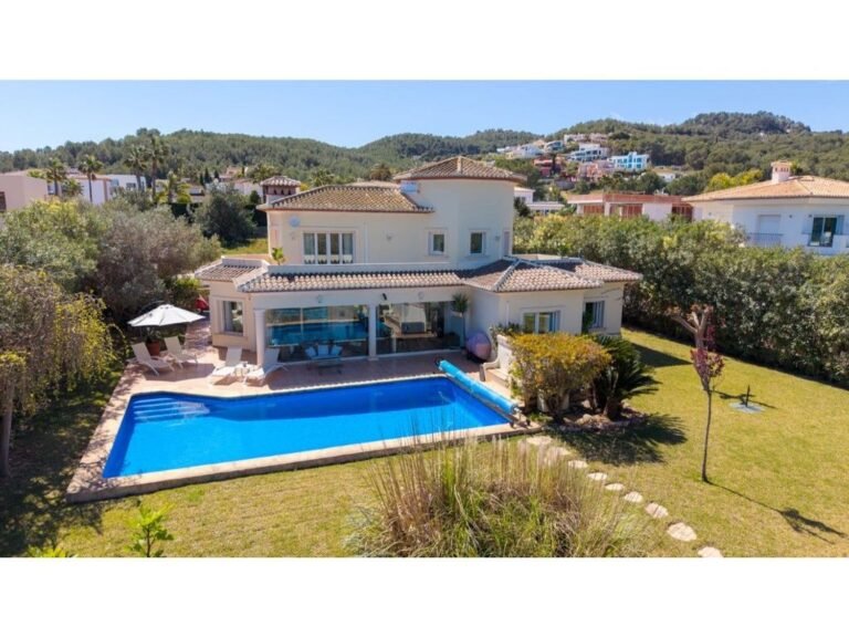 Elegant Javea Villa with Pool and Easy Beach Access photo 2