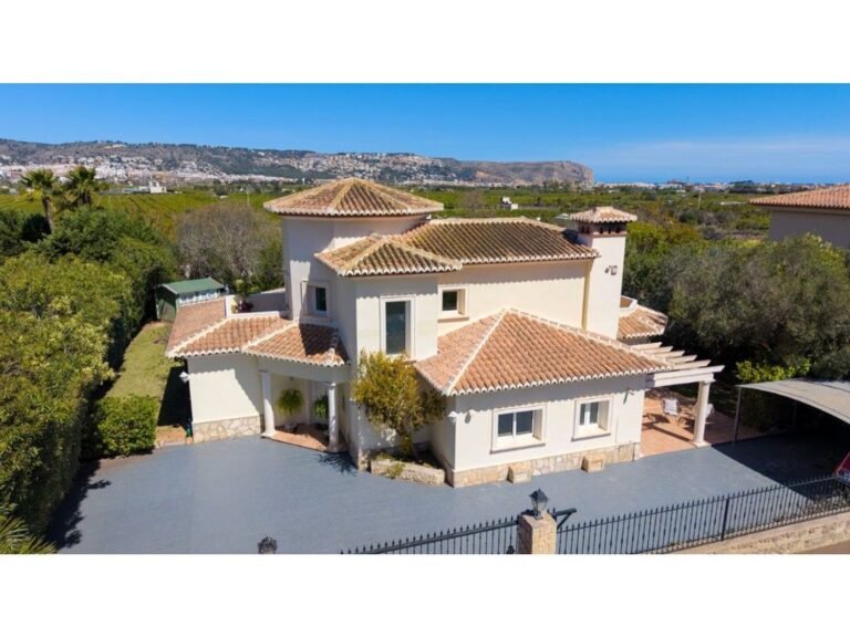 Elegant Javea Villa with Pool and Easy Beach Access photo 3