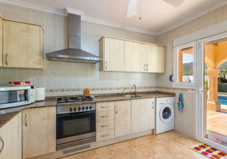 3 Bedroom villa for sale, Las Laderas – 5 mins. from Arenal Beach photo 4
