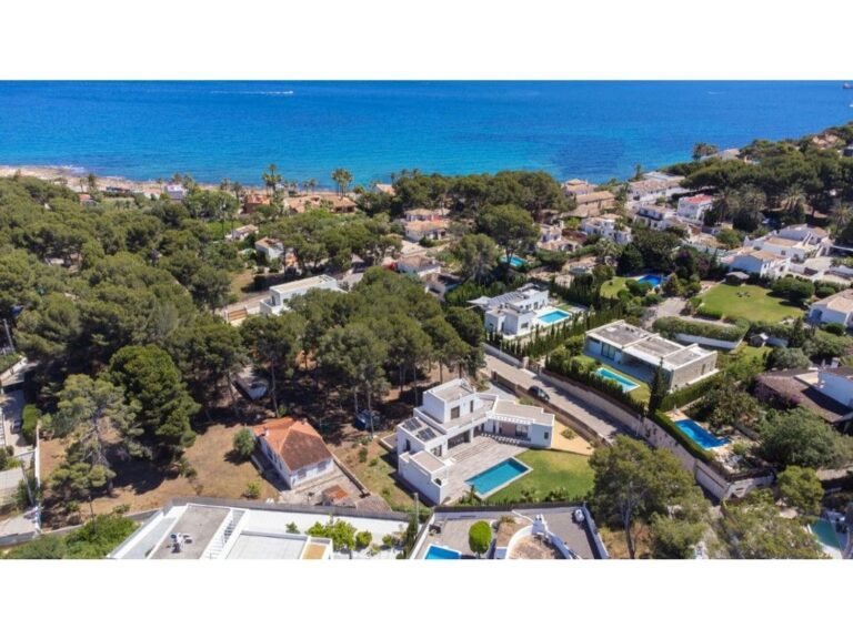Modern villa by the sea for sale in Javea photo 3