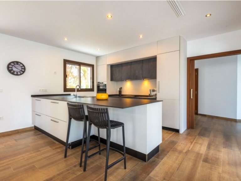 Modern villa by the sea for sale in Javea photo 5
