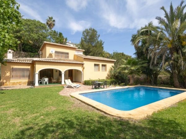 Charming villa for sale in Tosalet, Javea