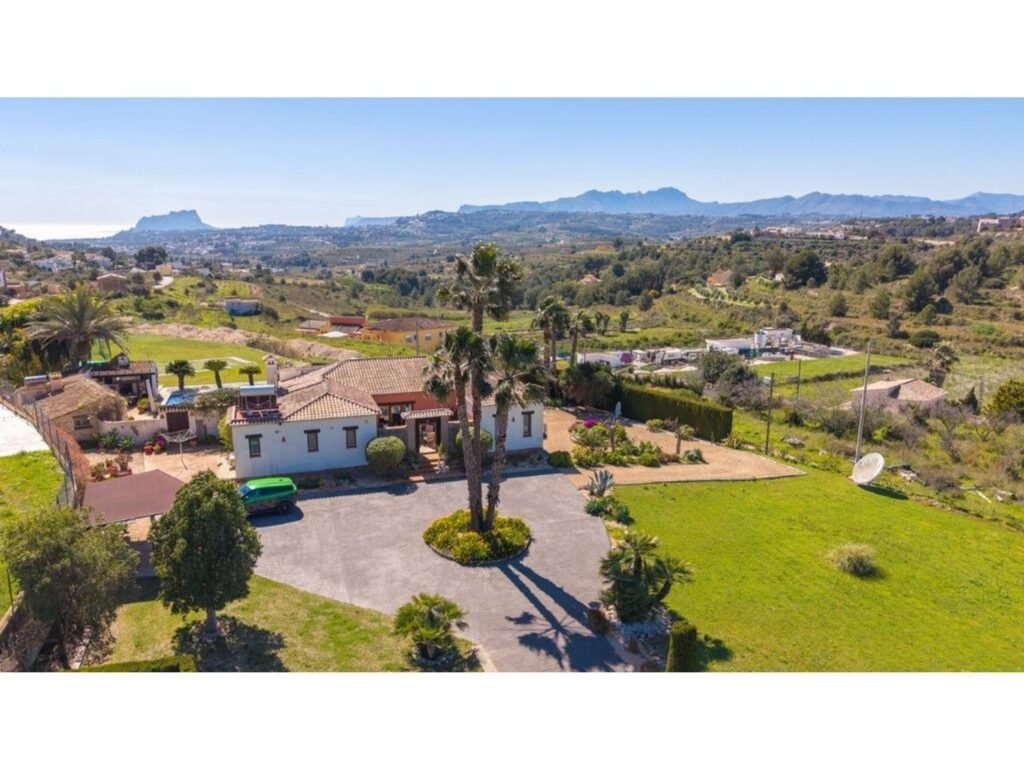 Finca Style Villa with Panoramic Sea Views in Benitachell