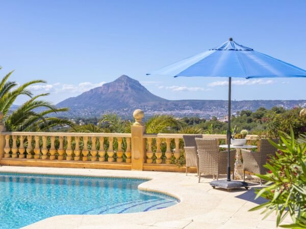 Villa for sale in Javea with 5 bedrooms, located in Tosalet III