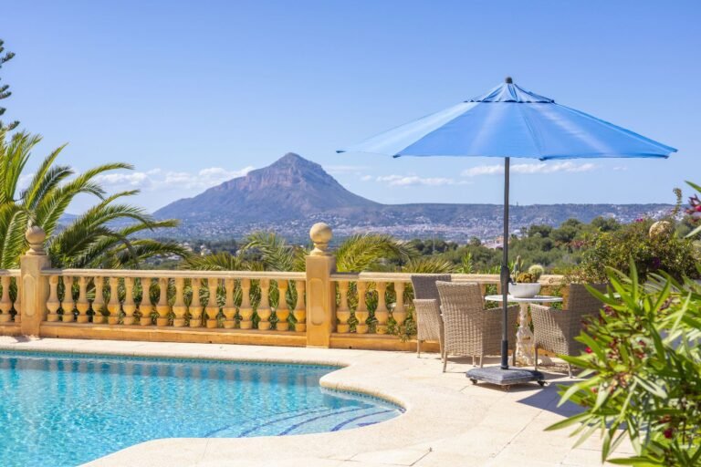 Villa for sale in Javea with 5 bedrooms, located in Tosalet III