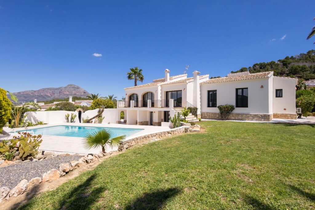 Spectacular Modern Villa for Sale in Jávea.