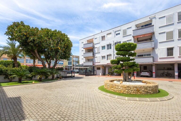 Renovated apartment for sale near the beach in Jávea.