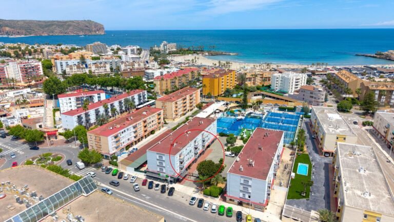 Renovated apartment for sale near the beach in Jávea. photo 2