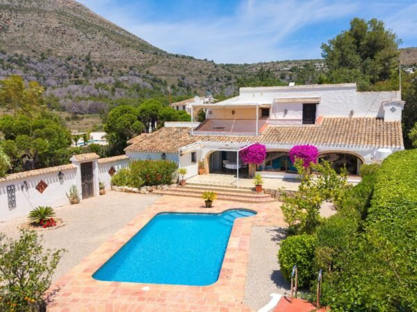 Traditional country house for sale in Montgó, Jávea.