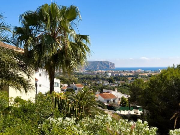 4 bedroom villa for sale in Javea: Sea Views & Luxury Living