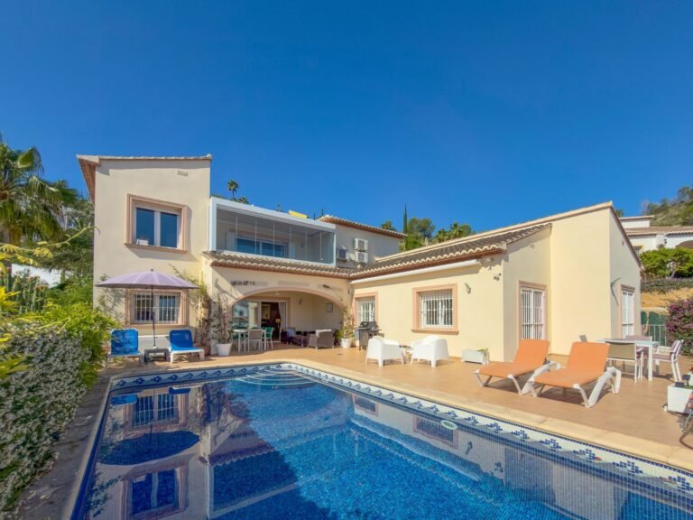 4 bedroom villa for sale in Javea: Sea Views & Luxury Living photo 2