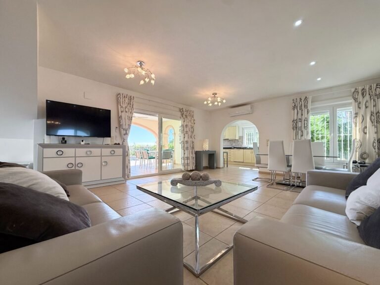 4 bedroom villa for sale in Javea: Sea Views & Luxury Living photo 5