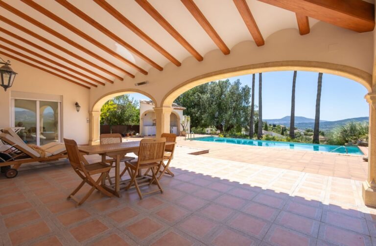 Modern 5-Bed Villa with Pool in Montgo, Javea photo 3