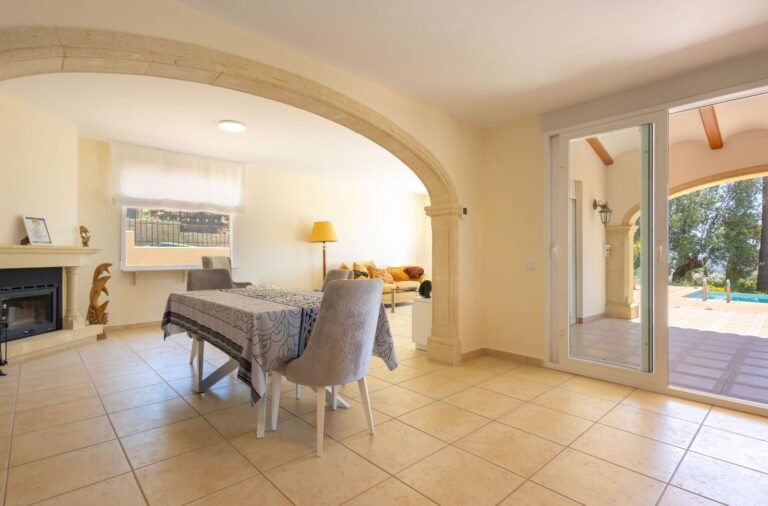 Modern 5-Bed Villa with Pool in Montgo, Javea photo 5