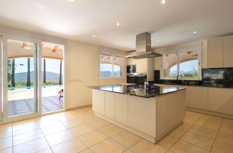 Modern 5-Bed Villa with Pool in Montgo, Javea photo 4