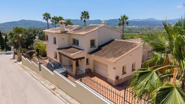 Modern 5-Bed Villa with Pool in Montgo, Javea photo 2
