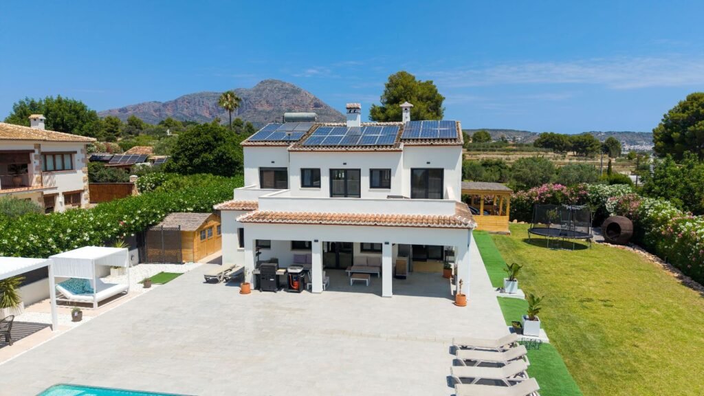 Large modern villa for sale in Jávea.