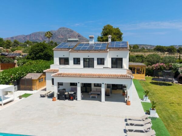 Large modern villa for sale in Jávea.