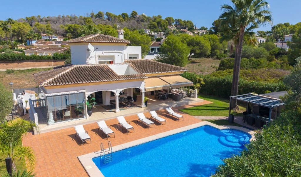 Stunning villa for sale near the beach in Jávea