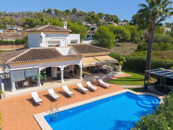 Stunning villa for sale near the beach in Jávea