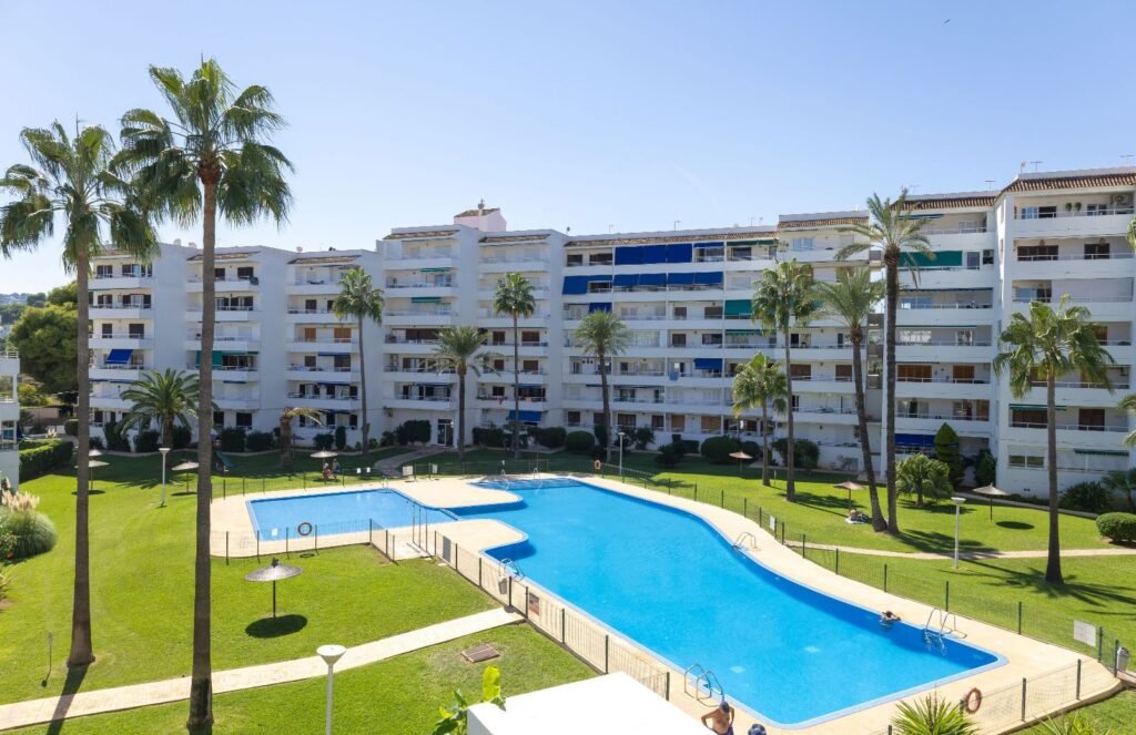 Penthouse for Sale in Don Pepe, Jávea: 3 Bedrooms, Large Terrace, and Open Views
