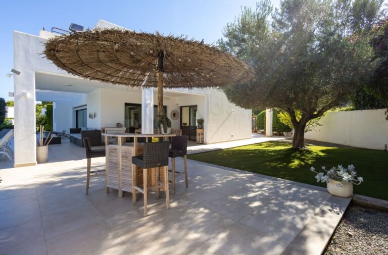 Timeless villa for sale in Javea: near the Arenal Beach photo 5